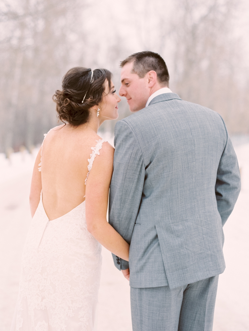 Winter wedding | Calgary wedding photographer | snowy weddings