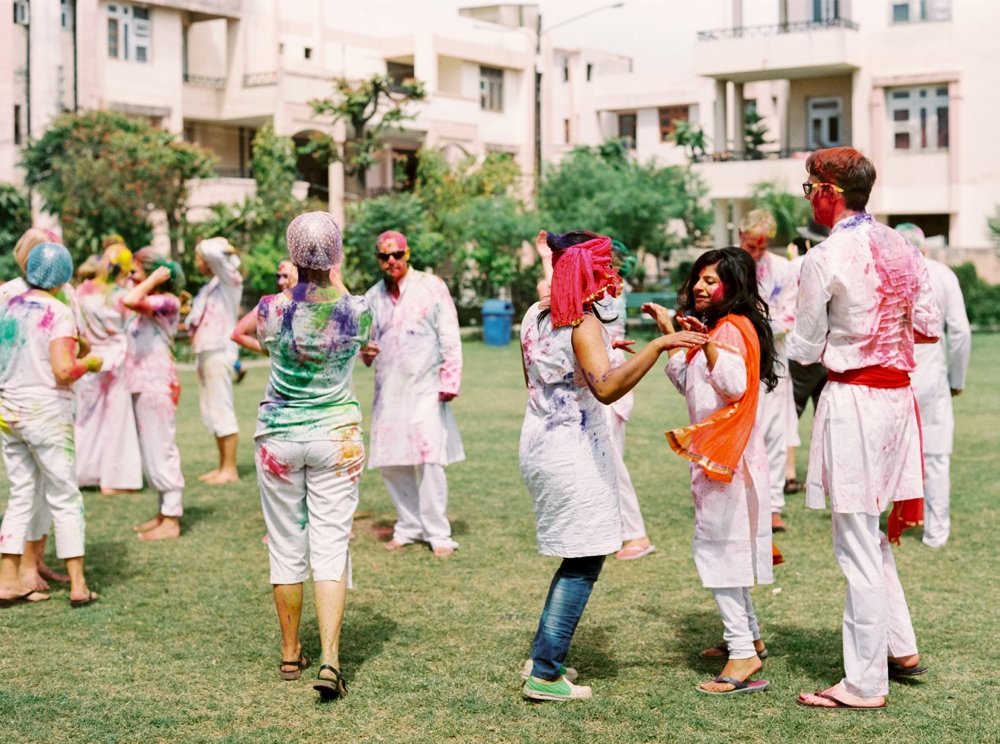 Indian wedding photographers | Calgary wedding photographer | india wedding | holi festival | color powder | delhi wedding
