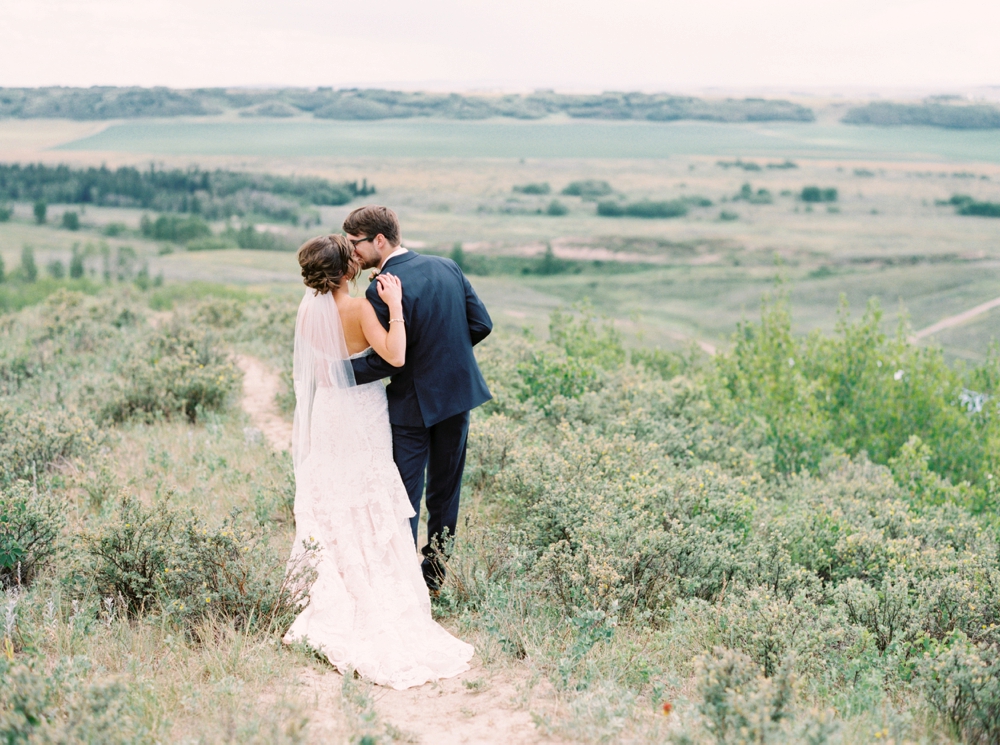 Calgary Wedding Photographers | Cochrane Ranchehouse Wedding | Cochrane wedding photography | Country wedding | outdoor wedding ceremony