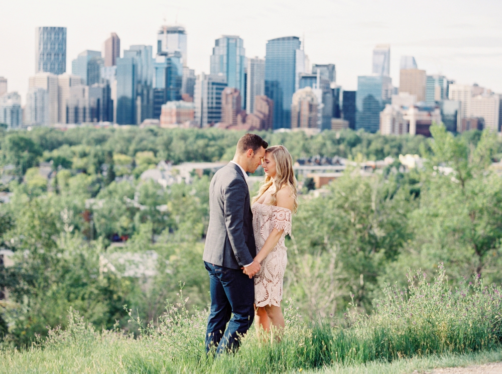 Badlands Drumheller Engagement Session | Calgary Wedding Photographers | boho engagement photography | styled engagement photos | Banff | Canmore | Calgary skyline