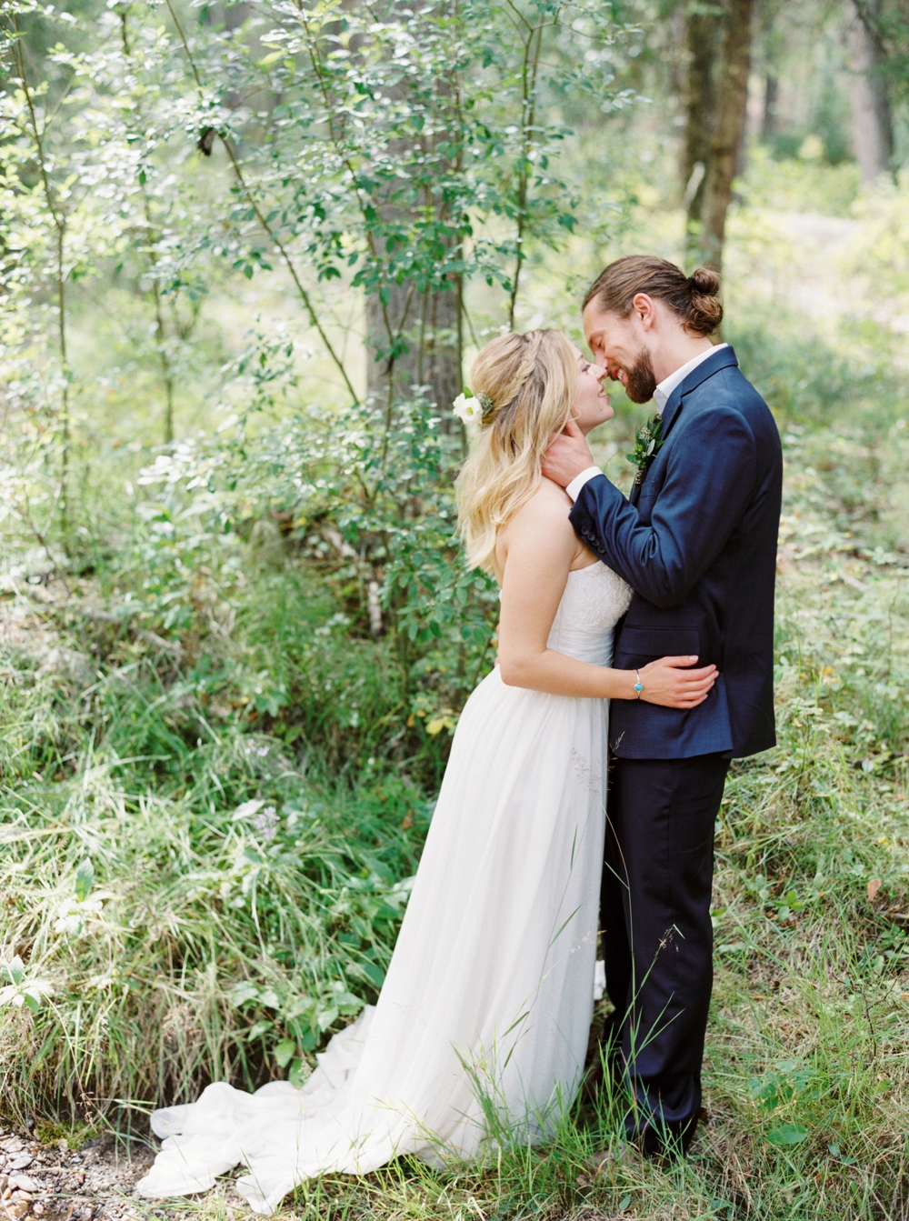 Calgary Wedding Photographers | Invermere British Columbia Wedding | Mountain Weddings | Trendy Wedding with DIY Terariums 