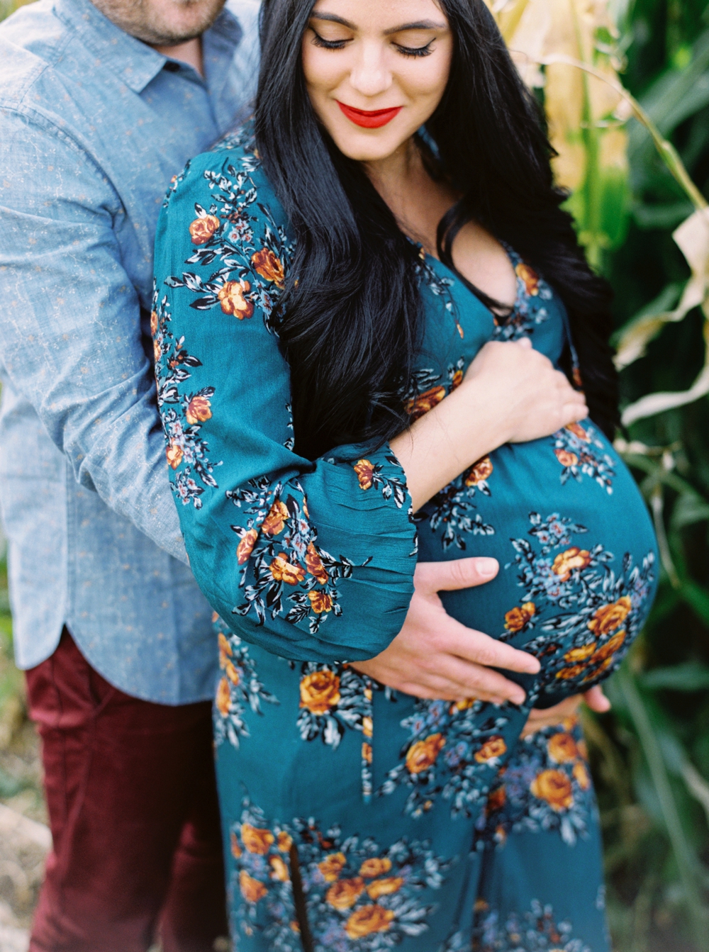 Calgary Maternity Photographers | Fall Maternity Session | Fine Art Film Photographer | Fashion Blogger Convey The Moment