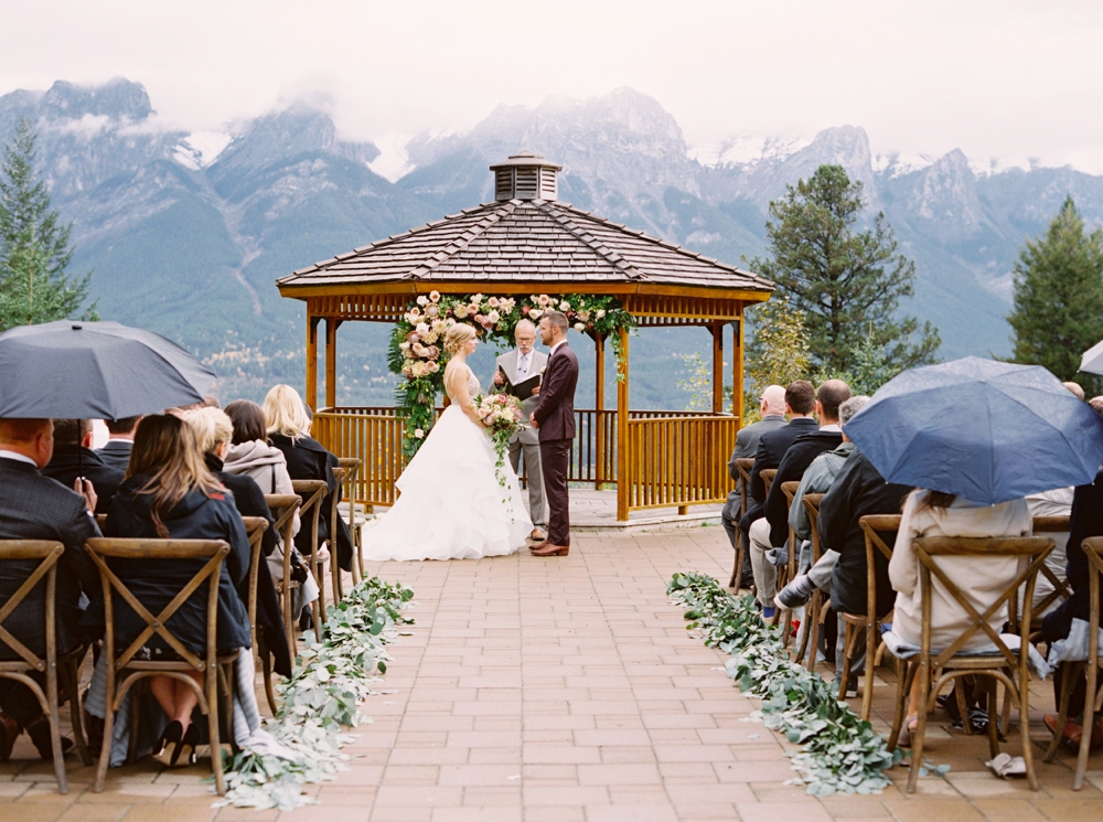 Calgary Wedding Photographers | Canmore Silvertip Resort Wedding | Outdoor Ceremony | California Rustic Boho Wedding