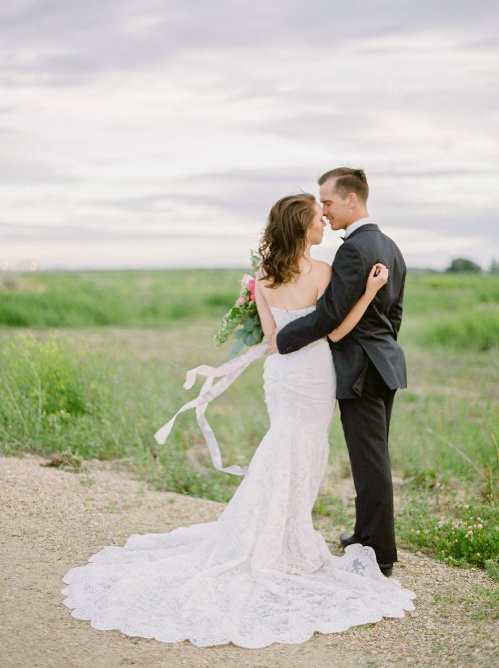 Edmonton wedding photographers | stunning overhanging tree location | pink bridal bouquet | galia lahav wedding dress inspiration | Justine Milton fine art film wedding photographer
