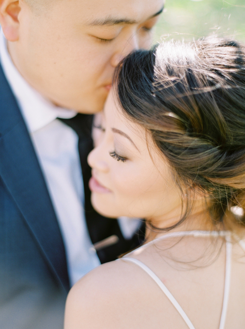 Bride and groom portraits | BHLDN wedding dress | Justine milton fine art wedding photographers | calgary wedding at the lake house