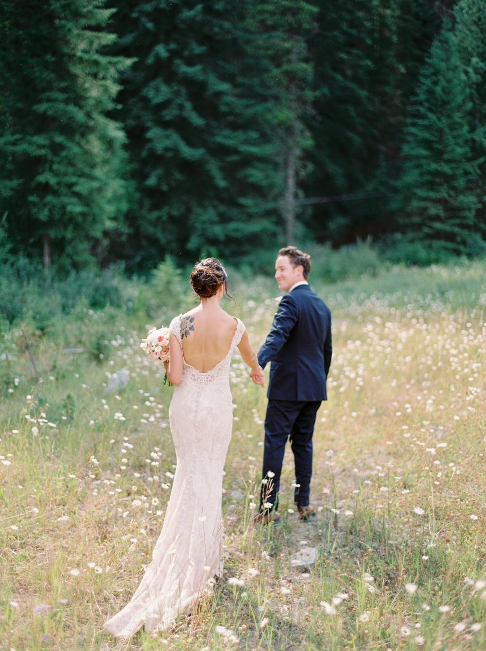bride and groom photos | Banff springs wedding photographers | fairmont banff rocky mountain wedding | Justine Milton fine art film Photography
