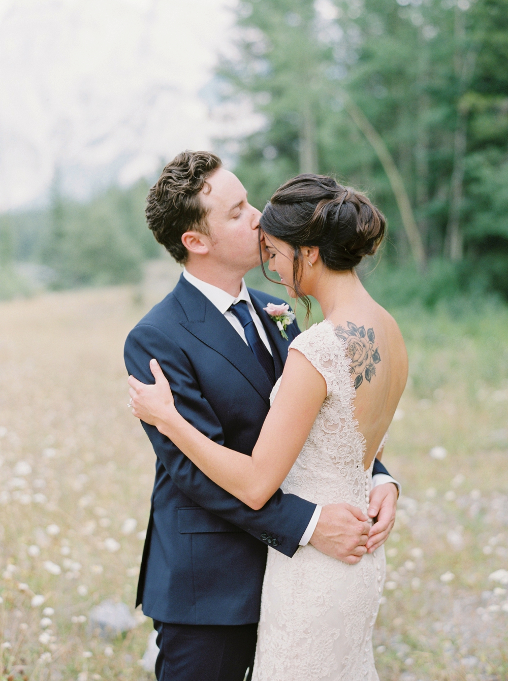 bride and groom portrait | Banff springs wedding photographers | fairmont banff rocky mountain wedding | Justine Milton fine art film Photography