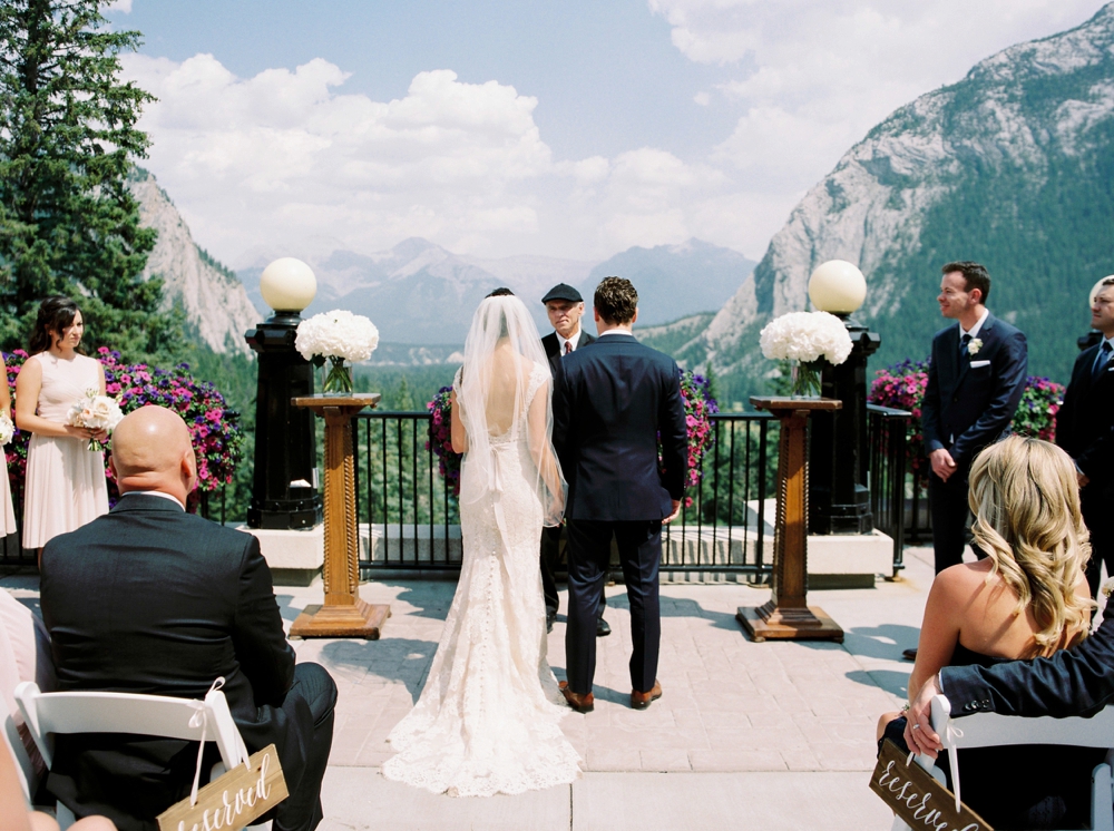 outdoor wedding ceremony | Banff springs wedding photographers | fairmont banff rocky mountain wedding | Justine Milton fine art film Photography
