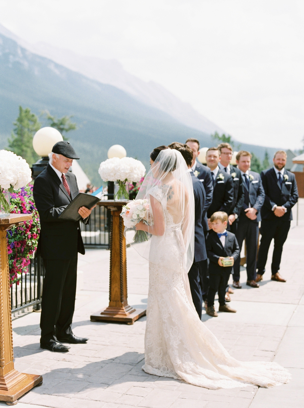 outdoor wedding ceremony | Banff springs wedding photographers | fairmont banff rocky mountain wedding | Justine Milton fine art film Photography