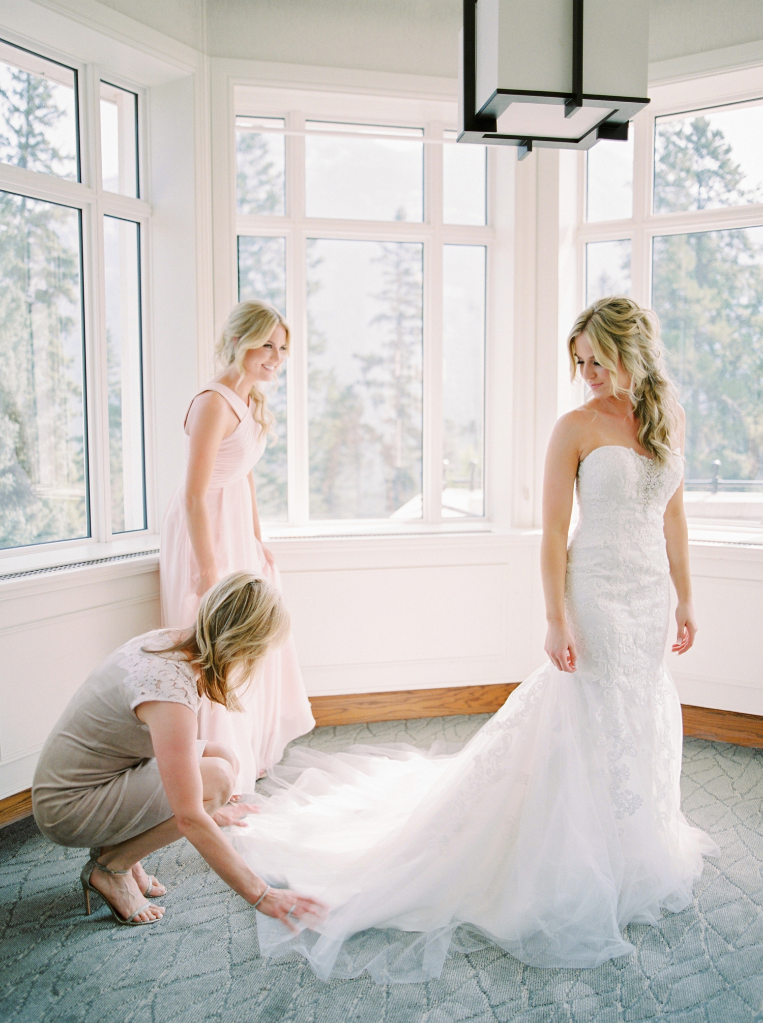 Fairmont Banff Springs Hotel wedding photographers | Justine Milton Fine Art Film Photography | Bride getting ready