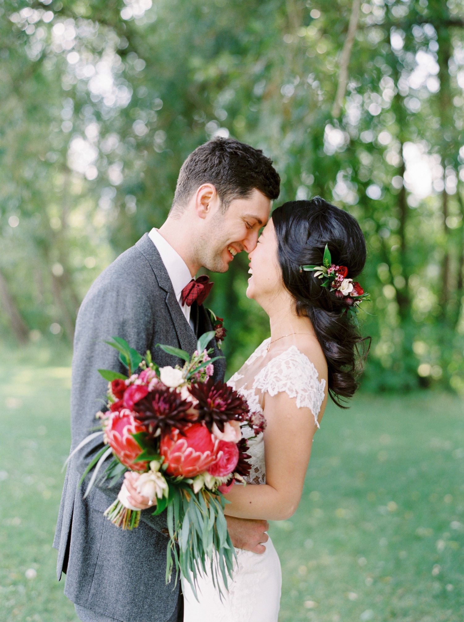 Calgary wedding photographer | fine art film photography | Calgary Wedding Photographers | Calgary couples photographer | Justine Milton Photography | outdoor photographer | couple kissing