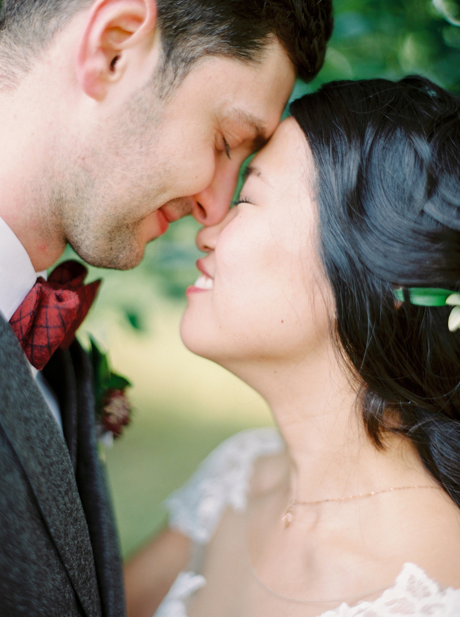 Calgary wedding photographer | fine art film photography | Calgary Wedding Photographers | Calgary couples photographer | Justine Milton Photography | couple kissing | couples portrait