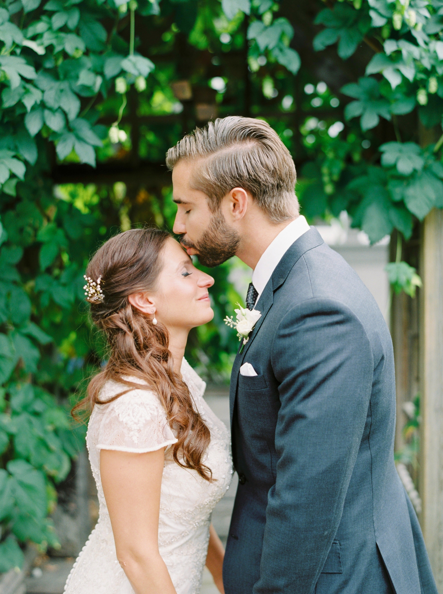 Calgary wedding photographers | fine art film | Justine Milton Photography | wedding inspiration | wedding dress | bride and groom portraits | couple kissing