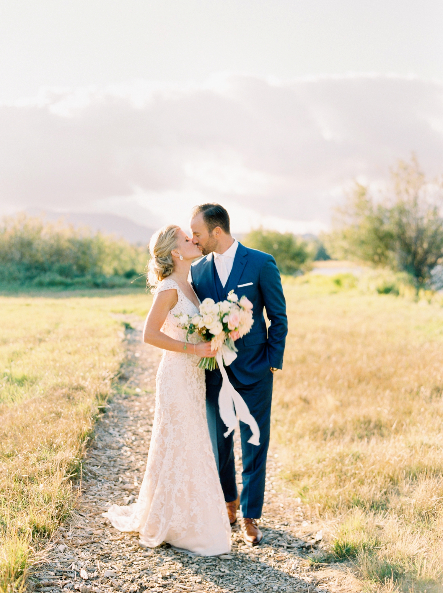 Calgary wedding photographers | oregon wedding photographers | fine art film | Justine Milton Photography | oregon wedding | bride and groom portraits