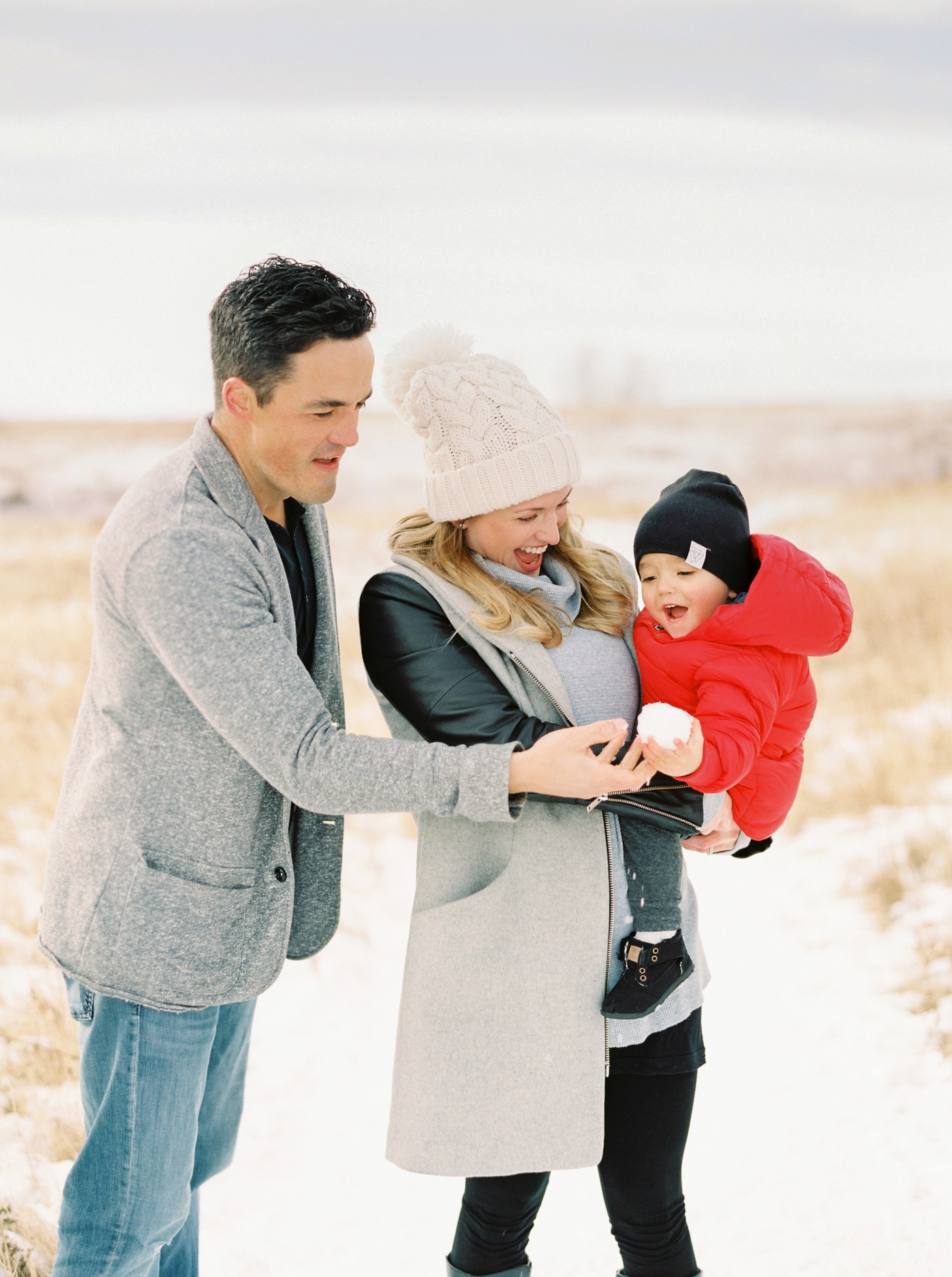 winter family photographers | calgary family mini sessions | Justine Milton Photography
