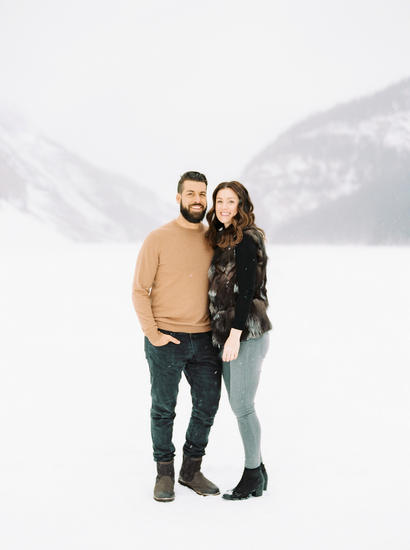 Lake Louise Banff Engagement Session | Winter Snowy Couples Photos | Banff photographers | Jusitne Milton Photography 