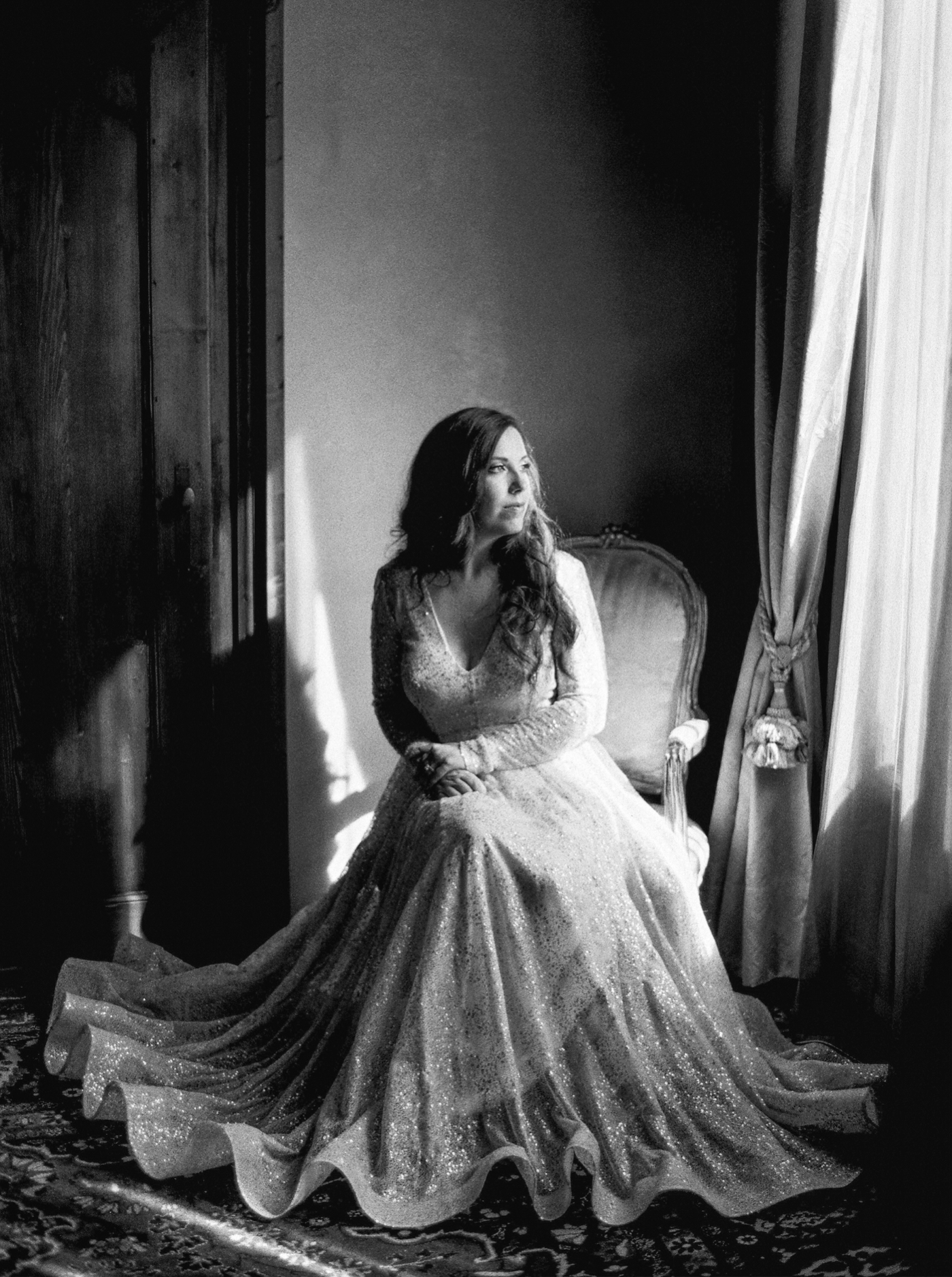 Venice italy wedding photographers | long sleeve wedding dress | italy vow renewal | justine milton fine art film photographer | getting ready portraits black and white film