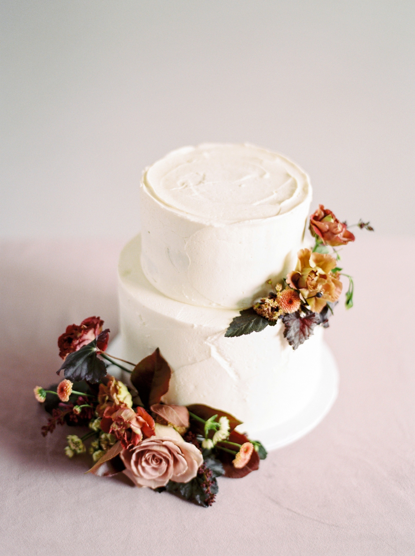 Stacey Foley Design Joy Wed Fine Art Series Photography Workshop | Banff wedding photographers | Rimrock resort wedding | wedding cake with floral topper