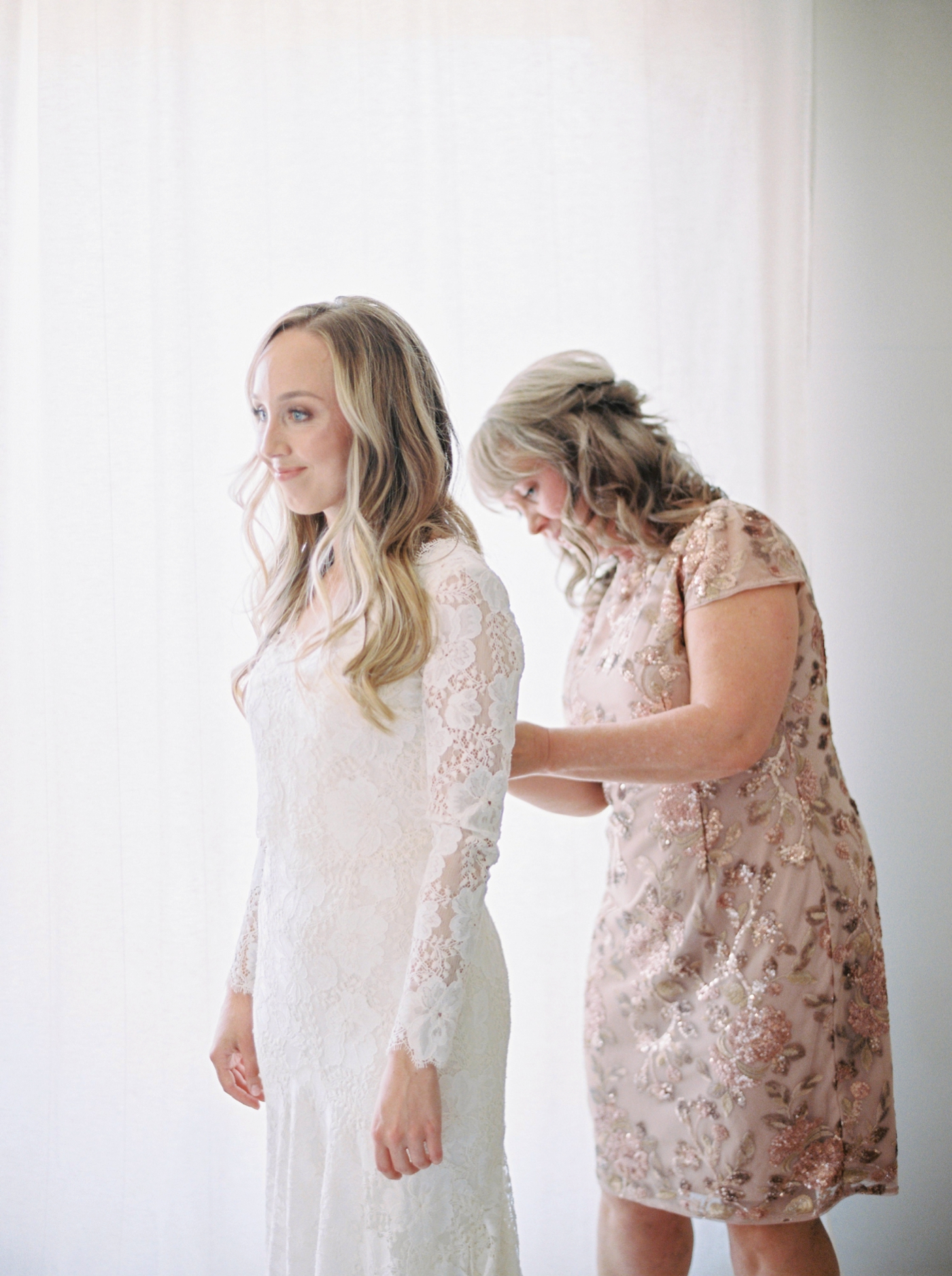 Calgary wedding photographers | The Gathered Farm Wedding | Justine milton fine art film photographer | bride getting ready 