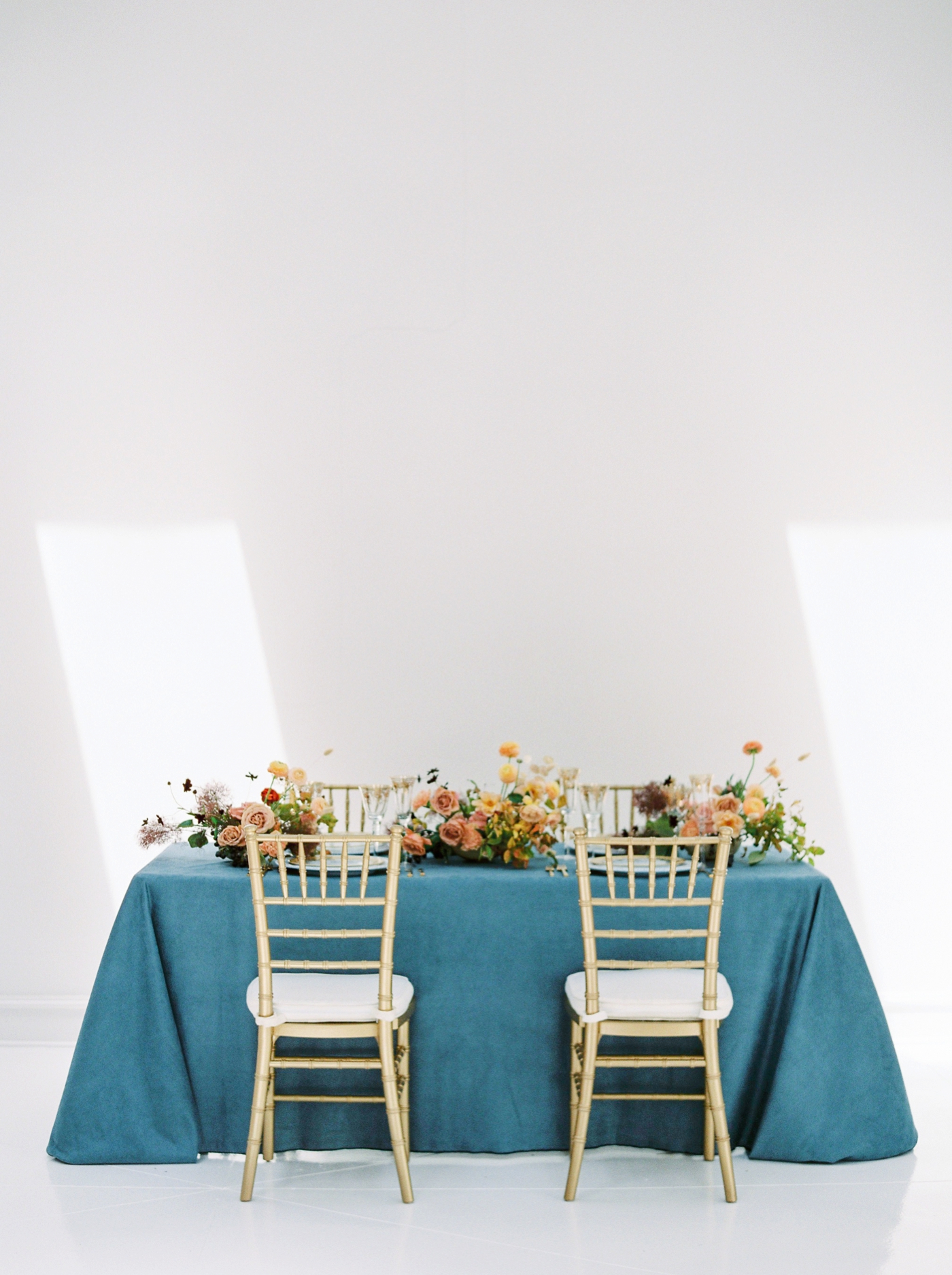 Dallas wedding photographers | wedding photography 1 on 1 workshop | fall wedding inspiration table decor | Justine milton film photographer