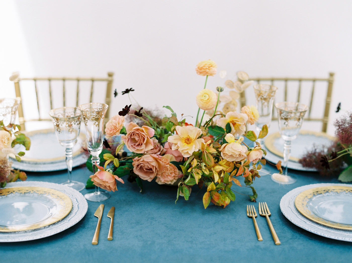 Dallas wedding photographers | wedding photography 1 on 1 workshop | fall wedding inspiration table decor | Justine milton film photographer