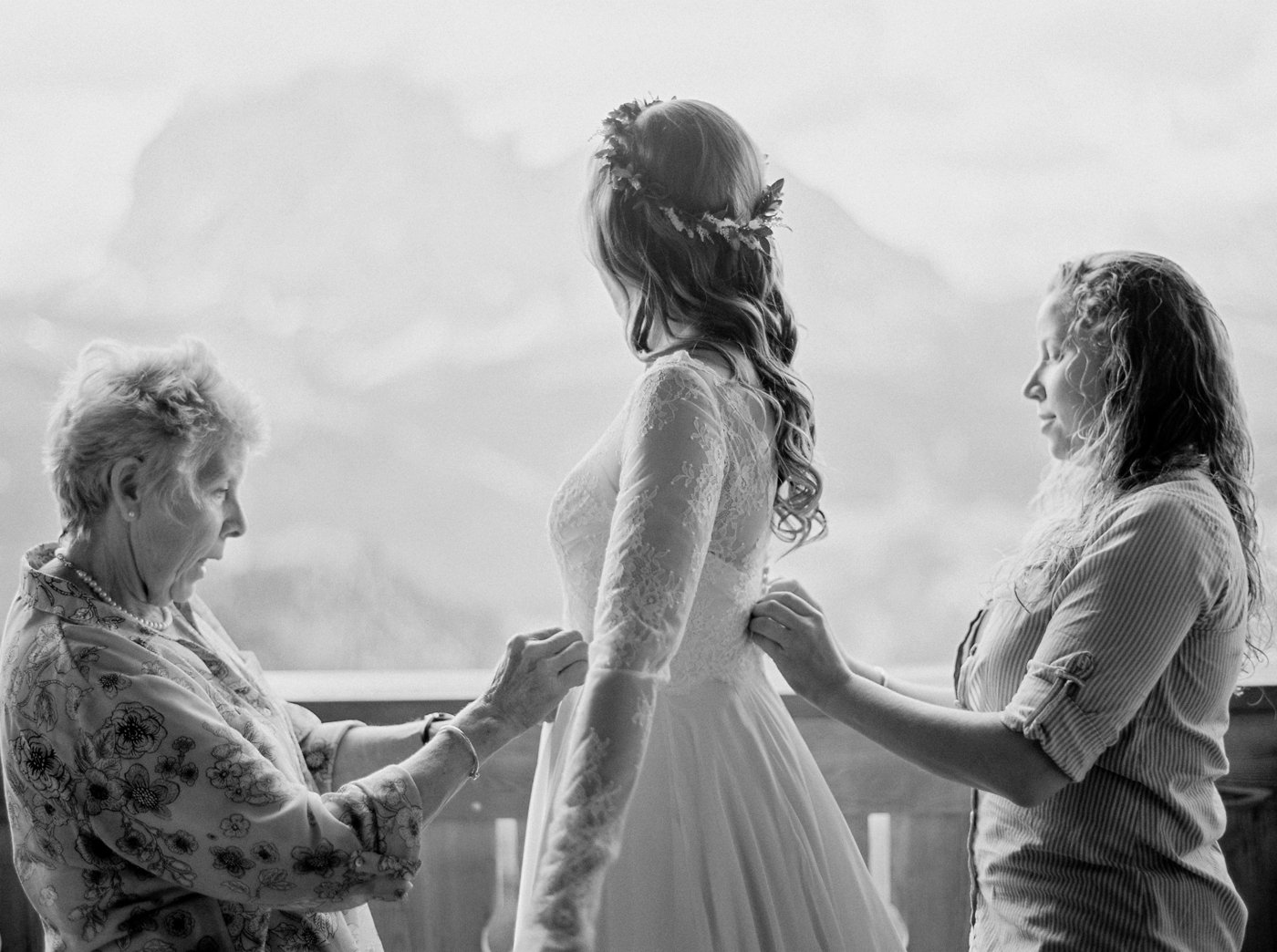 Italy wedding photographers | Dolomites mountain top wedding | bridal prep bride getting ready ski chalet | justine milton fine art film photographers