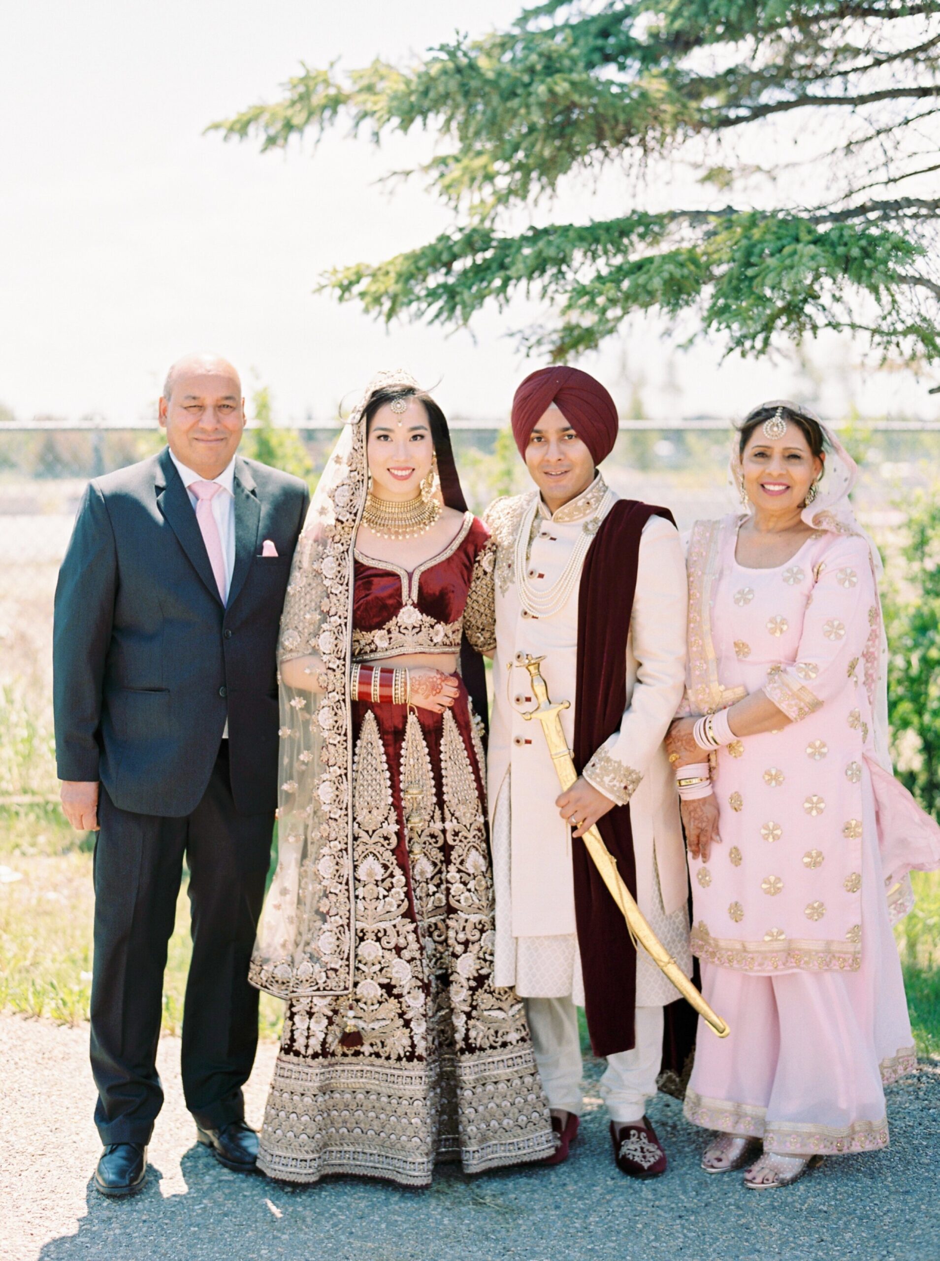  traditional Sikh wedding family portraits | Indian Chinese Fusion Wedding | Calgary wedding photographers 
