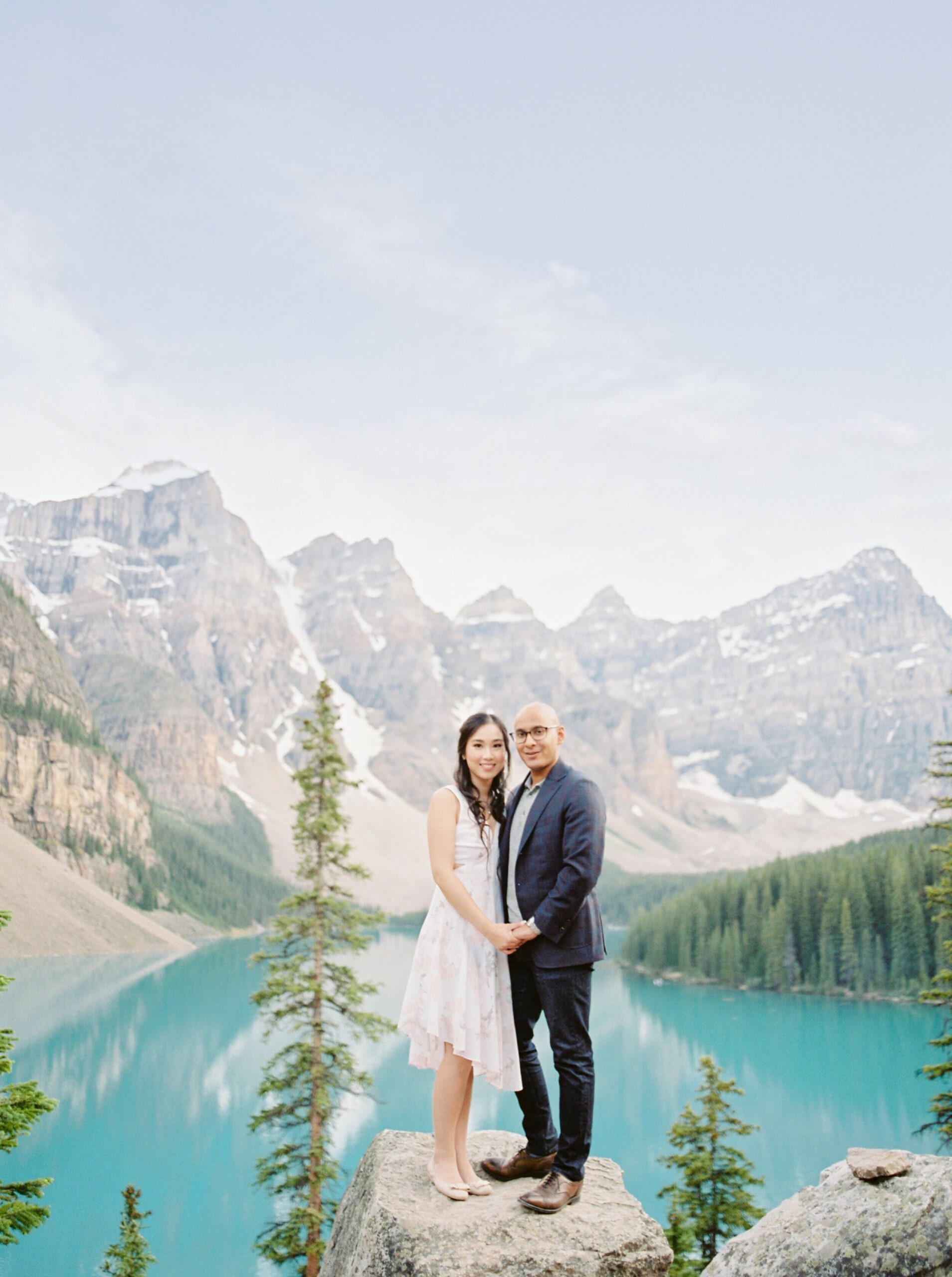 couples session at moraine lake in banff 