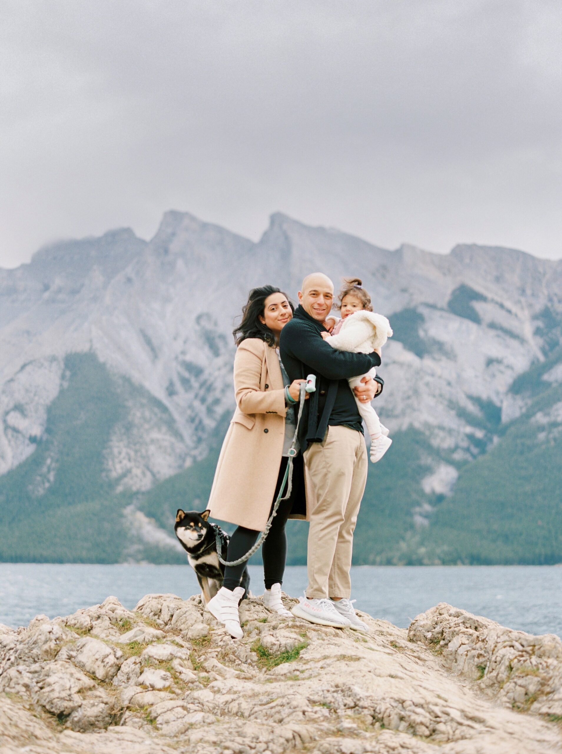 Banff Family Photo shoot winter outfit ideas