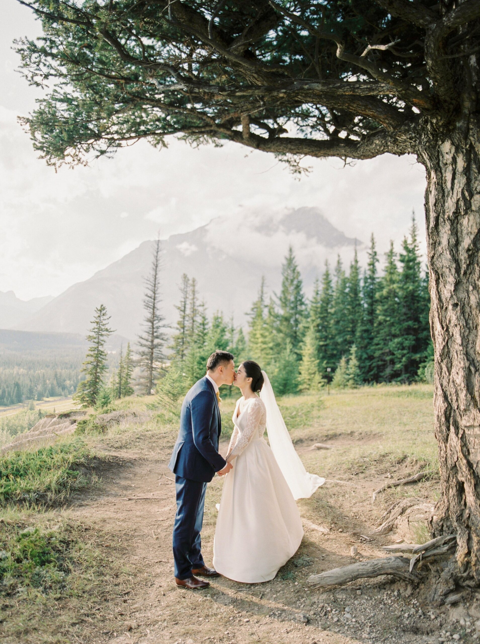  couples portrait pose ideas | Fairmont Banff Springs hotel wedding photographers | fine art film photography | portra 400 