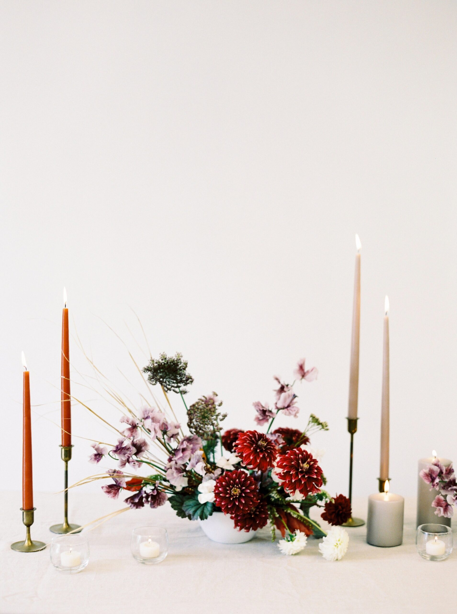  fall for florals inspiration for fall table setting | floral design | fine art minimal florals | calgary wedding photographer | dhalias colored taper candles 
