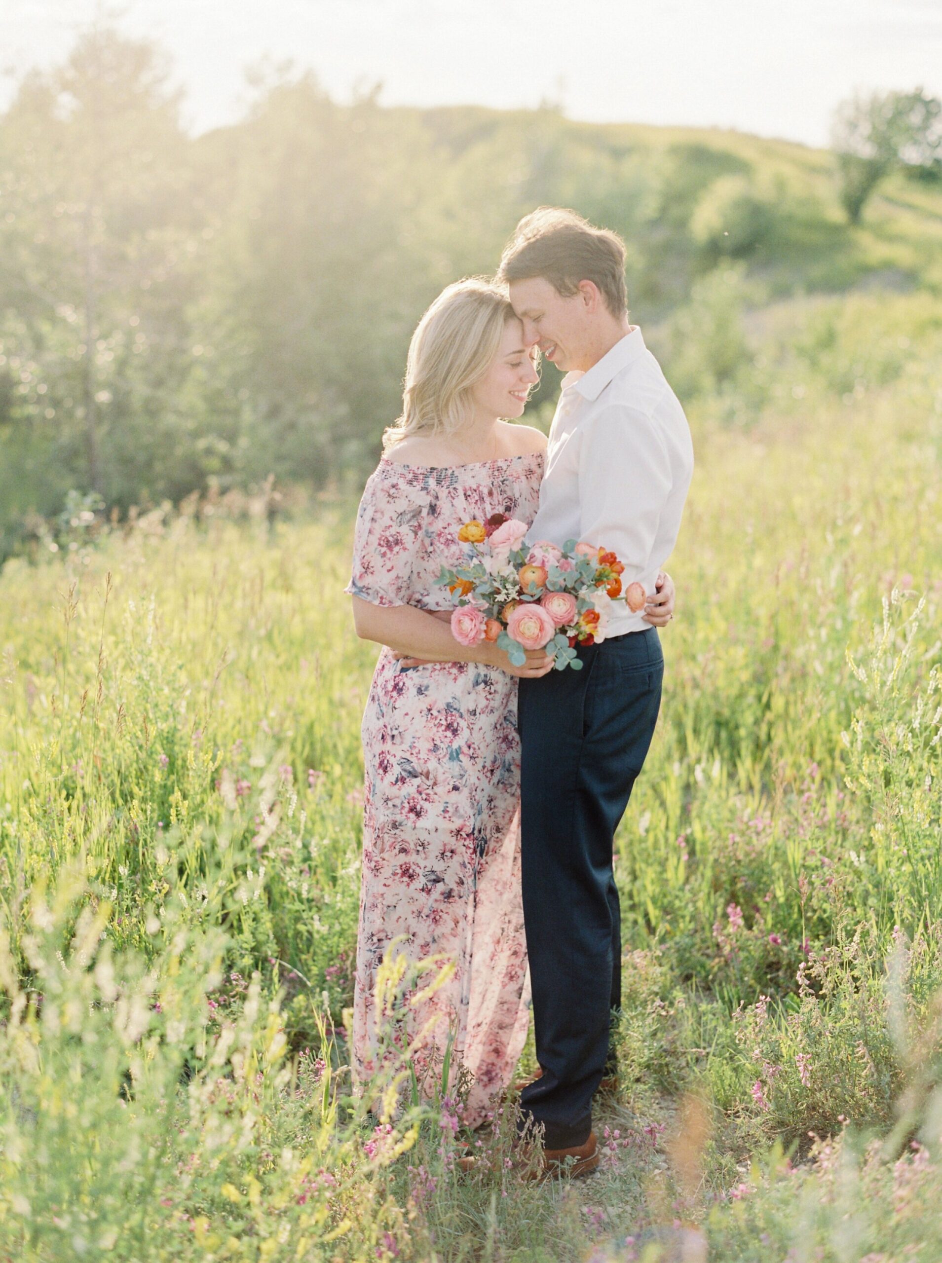  engagement session outfit inspiration floral maxi dress | nose hill park calgary summer engagement session | calgary fine art film wedding & engagement photographer justine milton 