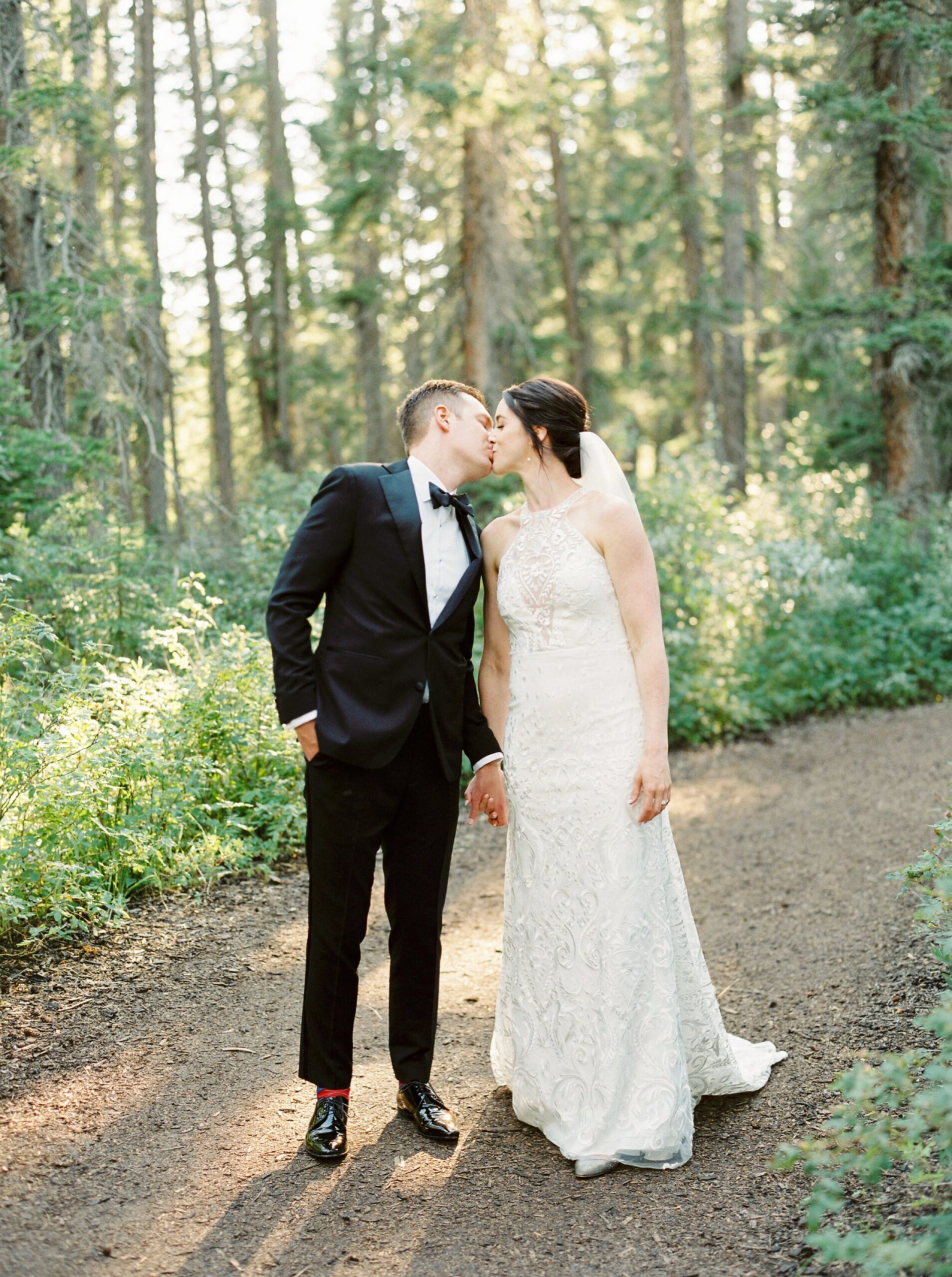  Bride and groom pose ideas | Calgary wedding photographers | griffith woods portrait session | fine art film photographer 