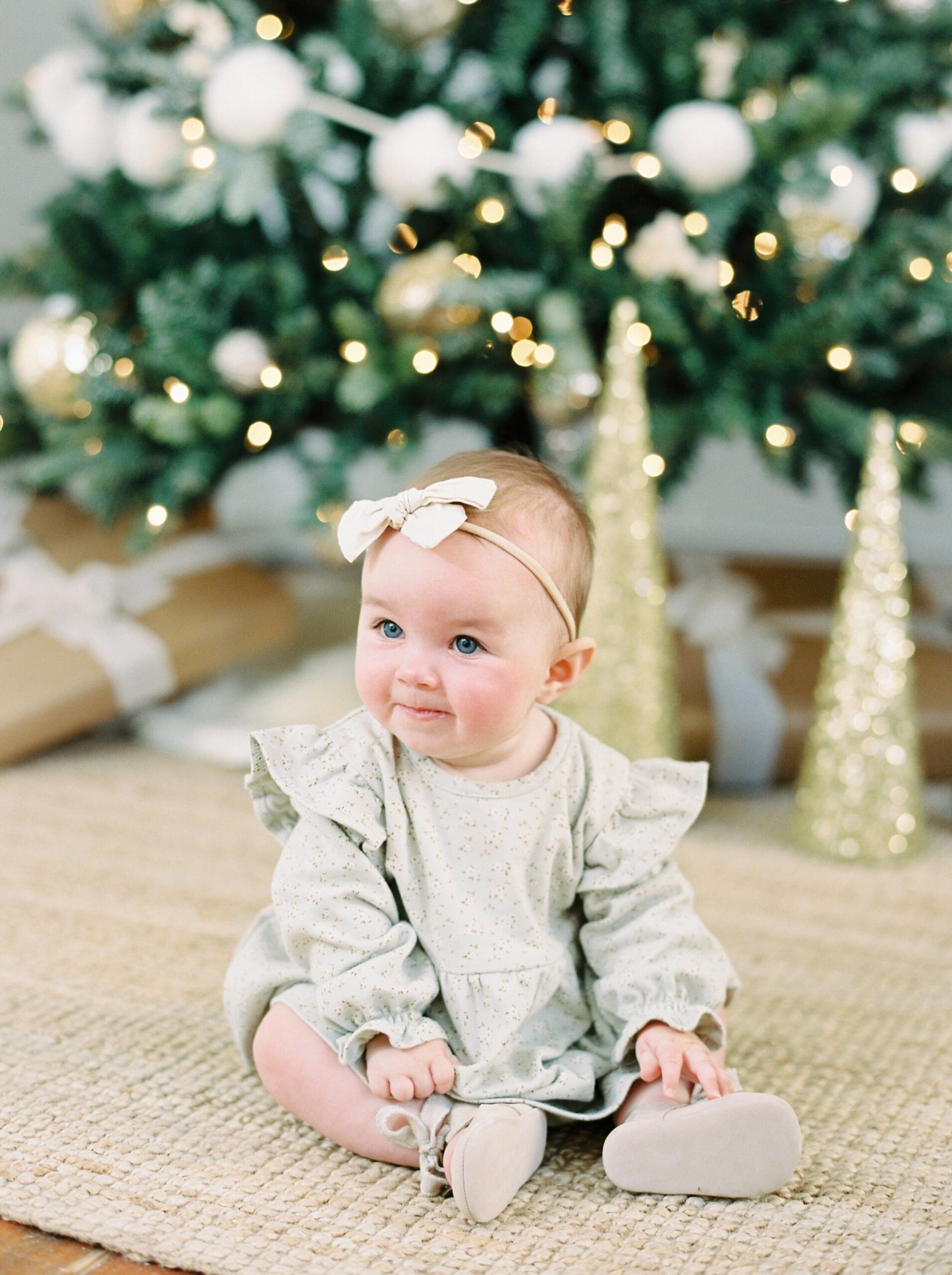 beautiful christmas holiday card photo set up | neutral holiday photos | calgary christmas mini session 