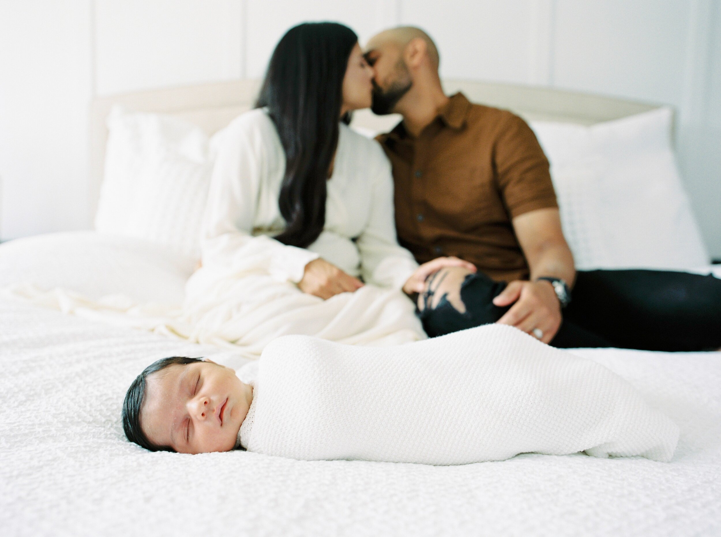  newborn photographers | best newborn baby photographer in calgary | in home lifestyle sessoin | newborn photography on film 