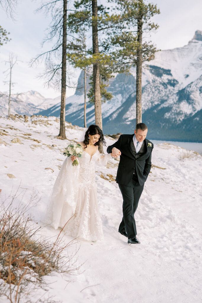 Bride and Groom wedding portraits. bt Banff wedding photographer. winter mountain background in Banff, Canada 