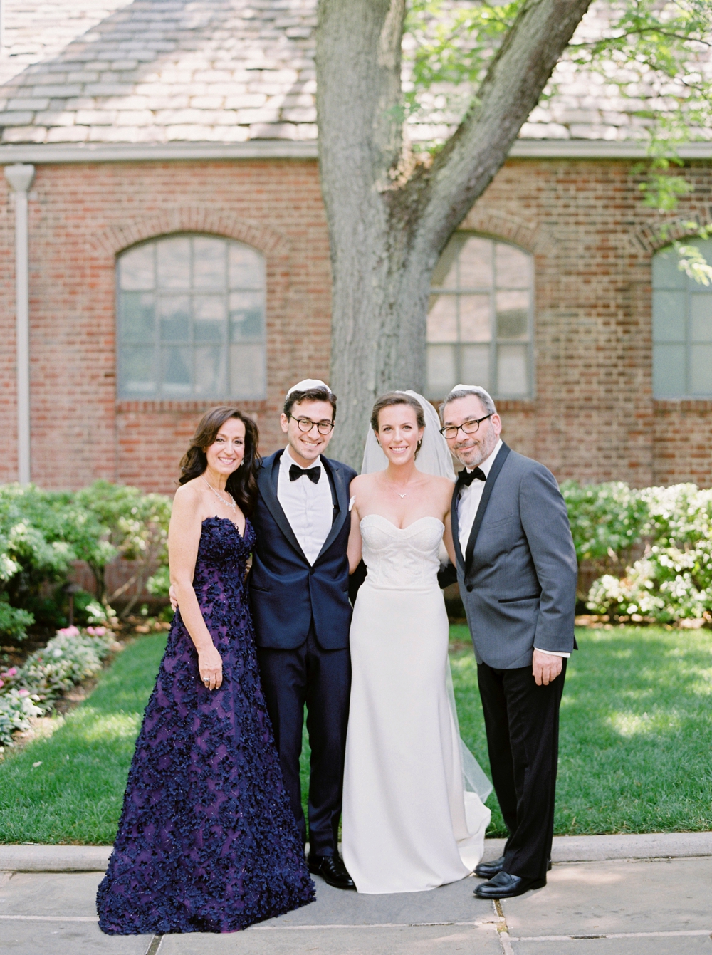 family portraits | Jewish Wedding | New York Wedding Photographers | Brooklyn Dyker Heights Golf course | Justine Milton fine art film wedding photographers