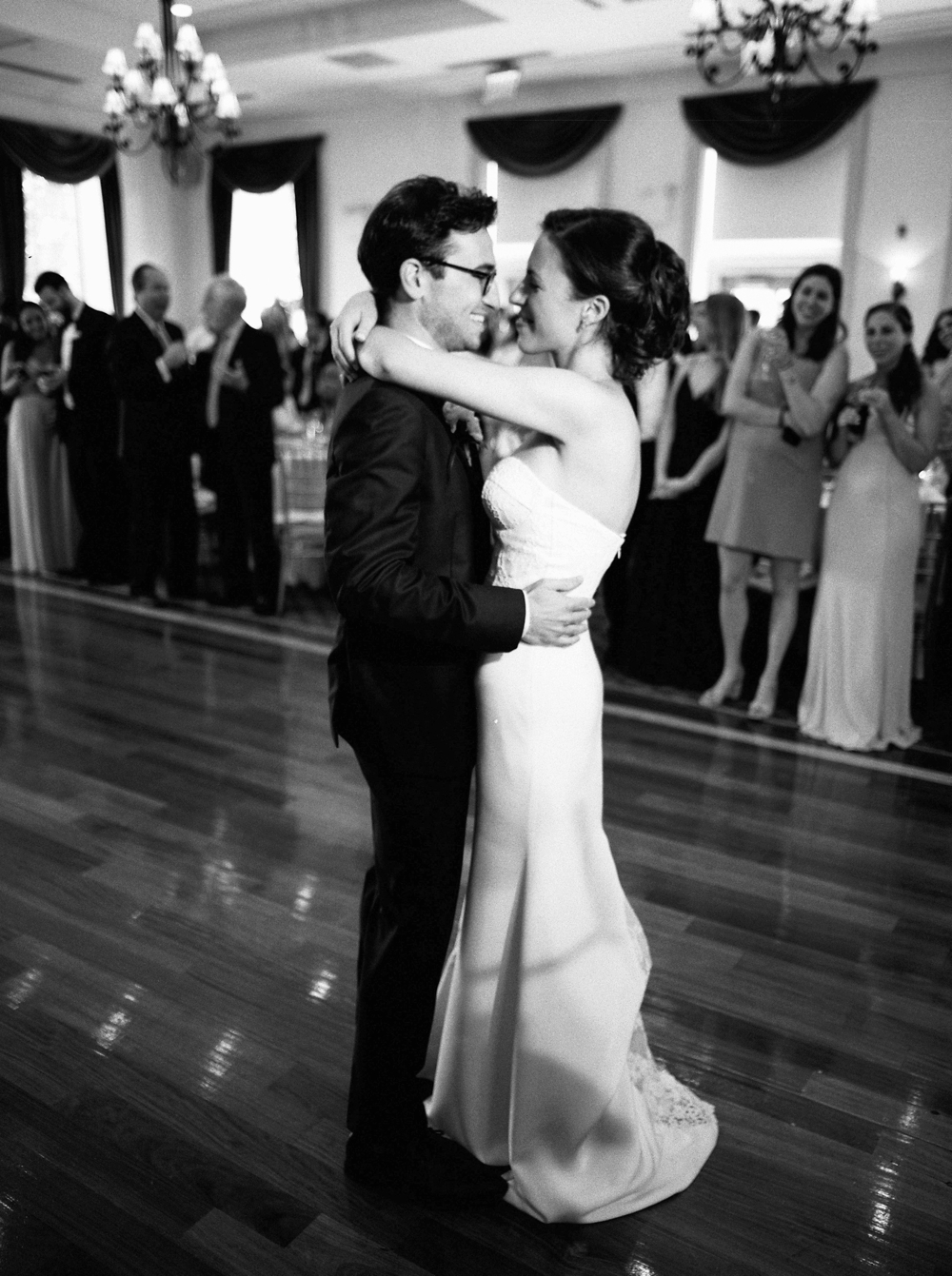 Bride and Groom First Dance| Jewish Wedding | New York Wedding Photographers | Brooklyn Dyker Heights Golf course | Justine Milton fine art film wedding photographers