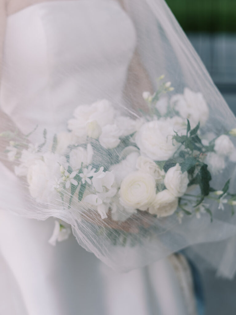 bridal portrait, bride with veil, white floral bouquet. 